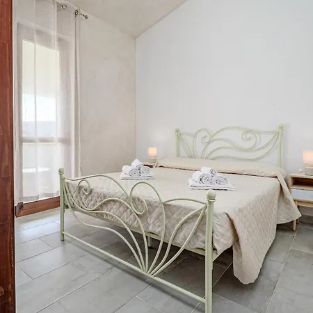 Brezza Marina Apartment- Terrace شقة سان تيودورو