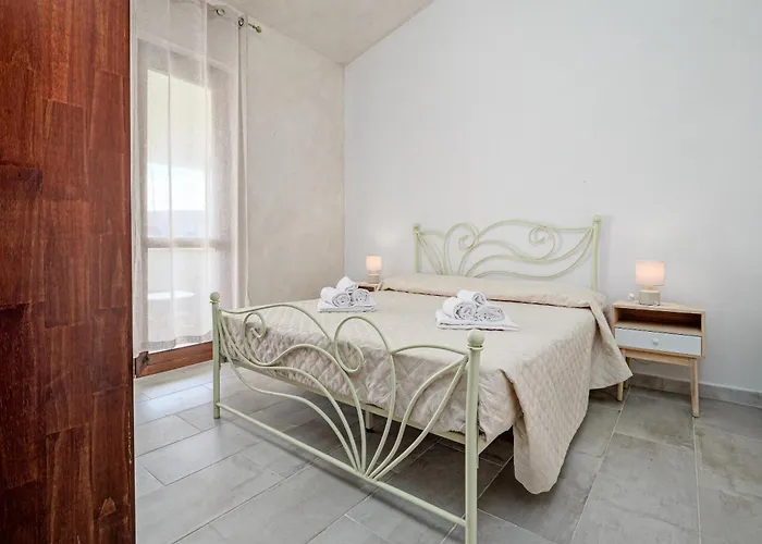 Brezza Marina Apartment- Terrace شقة سان تيودورو